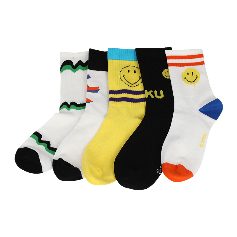 Pánske módne štvrťročné ponožky so smajlíkom emoji tváre, ktoré sú vyrobené z vysoko kvalitnej bavlny, takže ponožky sú mäkké, pohodlné, odolné, priedušné a teplé.
